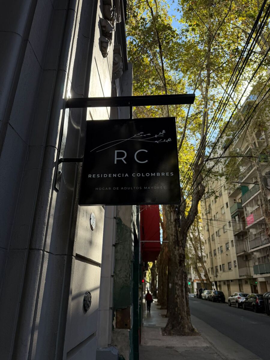 Cartel de Residencia Colombres, hogar de adultos mayores, en Colombres 147